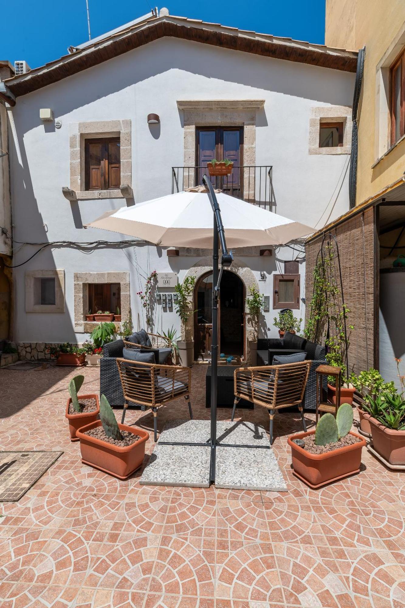 Elsa D'Ortigia - I Tre Archi Hotel Syracuse Luaran gambar